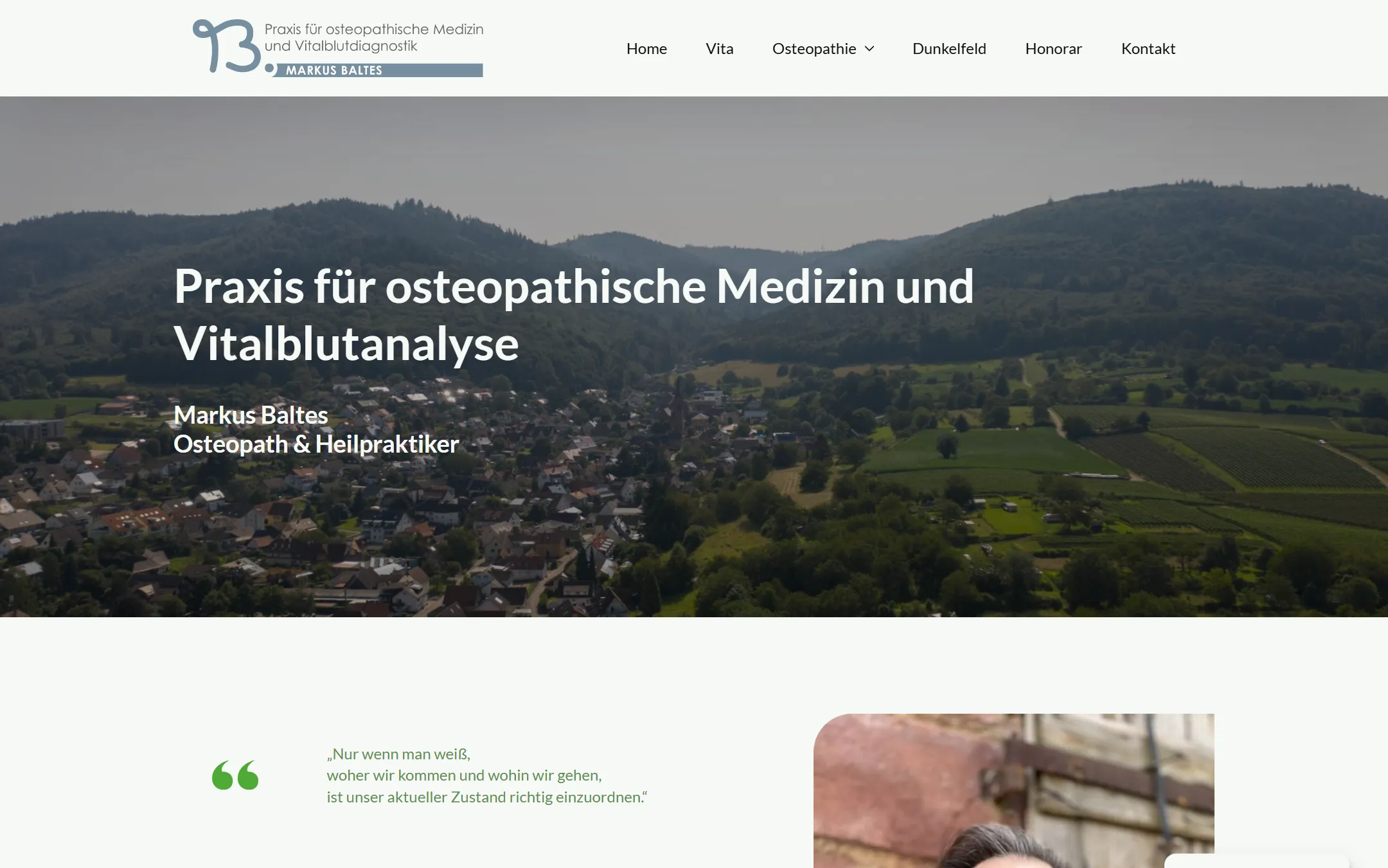 Startseite der Praxis Osteopathie Baltes mit Luftaufnahme der Ortenau und klarer Navigation